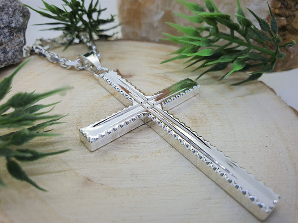 Anhänger Kreuz mit Doppel-Kreuz-Gravur groß