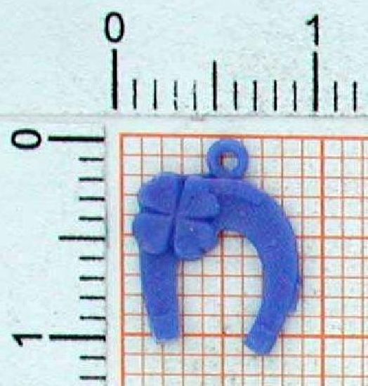 r2_0-1g Anhänger Glücks Hufeisen - Foto Grösse auf Millimeterpapier