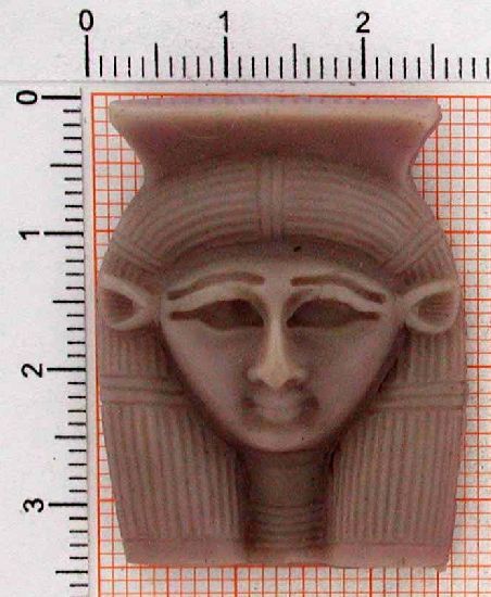 tf84_1-8g Anhänger Hathor die ägyptische Göttin - Foto Grösse auf Millimeterpapier