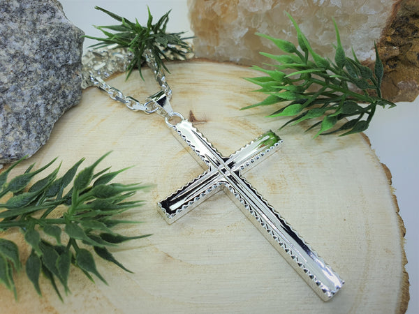 Anhänger Kreuz mit Doppel-Kreuz-Gravur groß