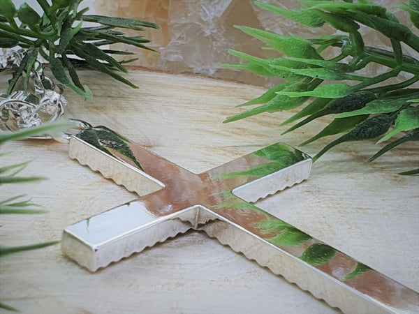 Anhänger Kreuz mit Doppel-Kreuz-Gravur groß