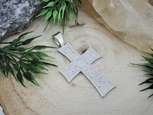 Anhänger Relief Kreuz Jesuskind