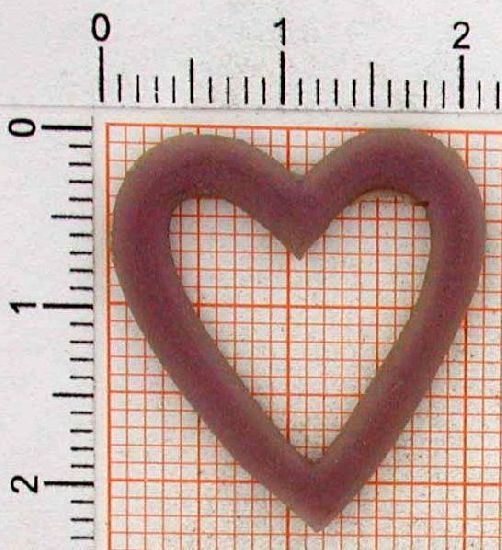 7935_0-4g Anhänger Herz - Foto Grösse auf Millimeterpapier