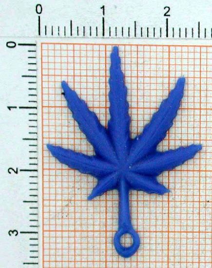 g38a_0-3g Anhänger Mariuhanablatt abgefahrene Geschenke - Foto Grösse auf Millimeterpapier