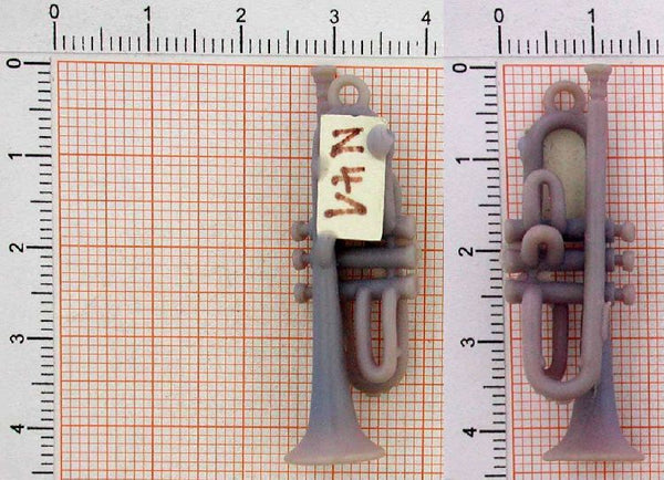 n41_0-9g Anhänger Trompete groß - Foto Grösse auf Millimeterpapier