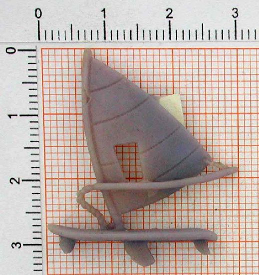 n8_0-5g Anhänger Windsurfen - Foto Grösse auf Millimeterpapier
