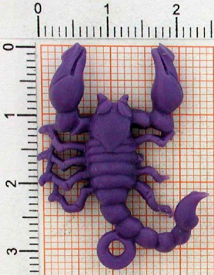 sk_gross Anhänger Skorpion Sternzeichen groß - Foto Grösse auf Millimeterpapier