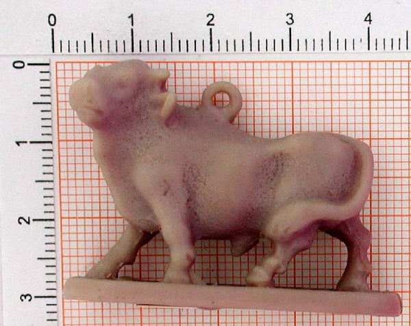 tao89_5-1g Anhänger Stier Zuchtbulle - Foto Grösse auf Millimeterpapier