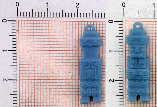 v11_0-6g Anhänger Inka Statue - Foto Grösse auf Millimeterpapier