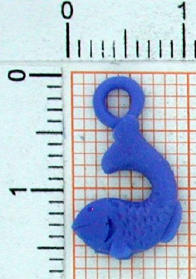 v166a_0-1g Smiling Fisch Anhänger klein - Foto Grösse auf Millimeterpapier