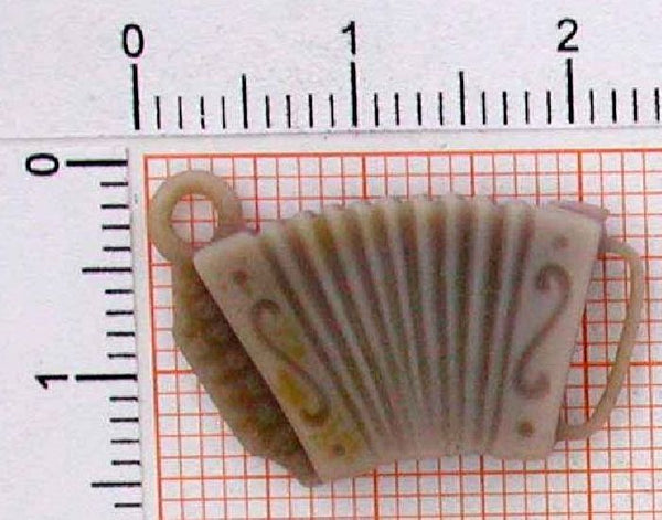 v170c_0-6g Anhänger Akkordeon Ziehharmonika - Foto Grösse auf Millimeterpapier