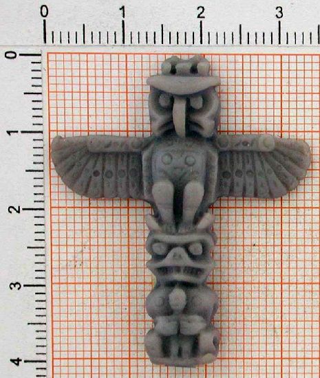 v93b_1-6g Anhänger Totem Pfahl Wappenpfahl - Foto Grösse auf Millimeterpapier
